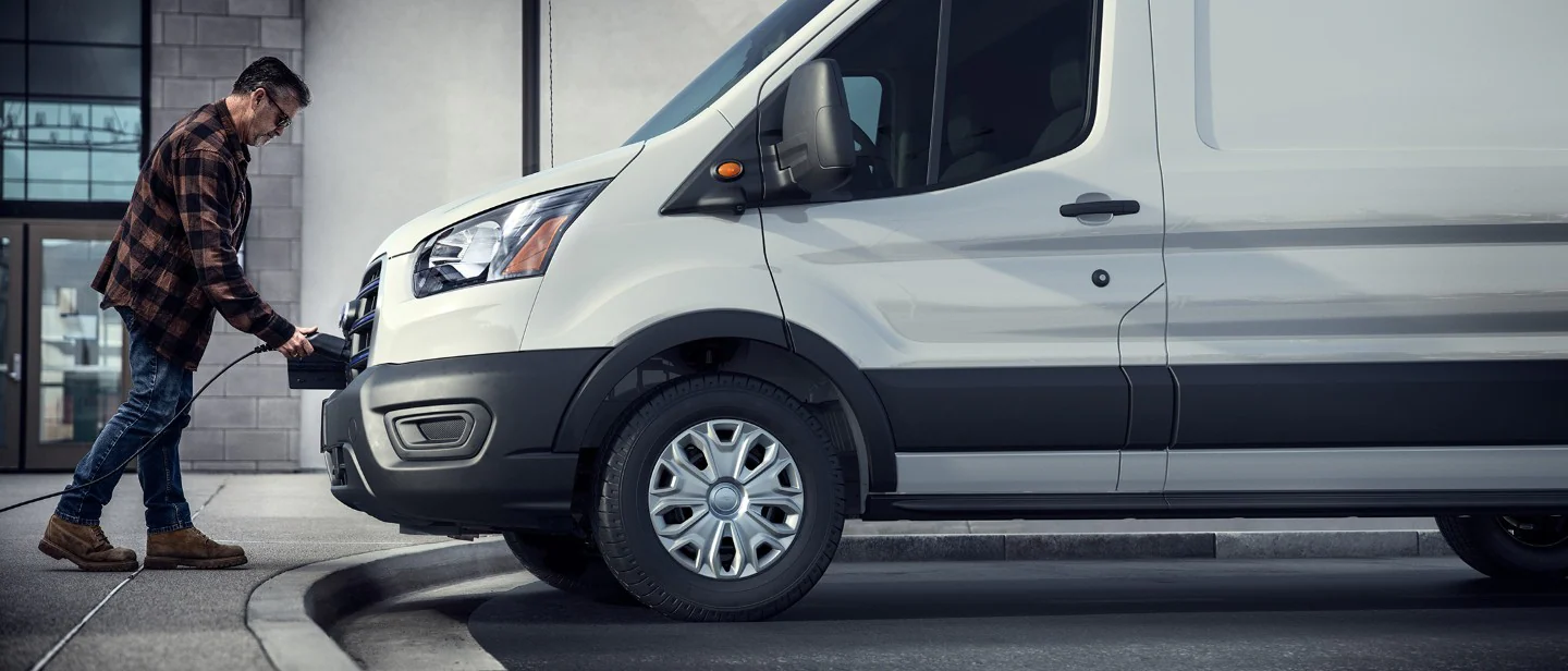 Ford-Transit_Bev-eu-22_FRD_TRN_51600_BEV-21x9-2160x925.jpg.renditions.extra-large